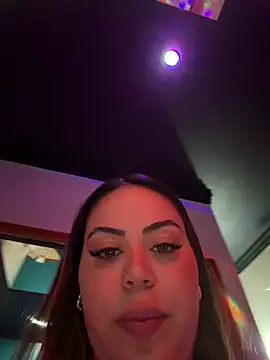 lariic stripchat live cam model