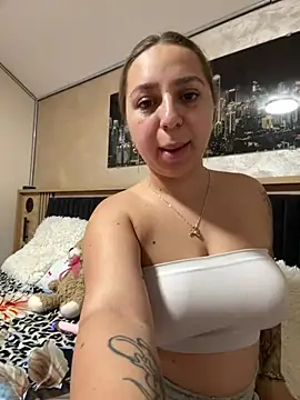 xLexi stripchat live cam model