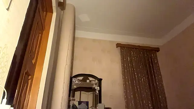 TarenOgilvie stripchat live cam model