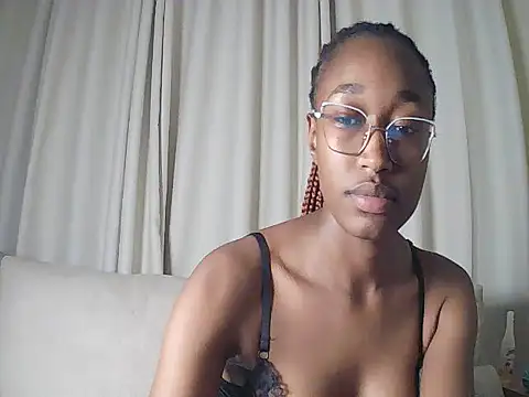 pinky_aura22 stripchat live cam model