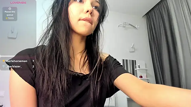 NessaNoir stripchat live cam model
