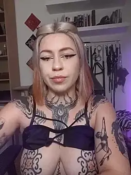 divine_eve stripchat live cam model