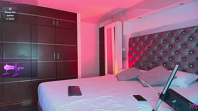 Valentiinoss stripchat live cam model