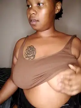 bigMelons19 stripchat live cam model
