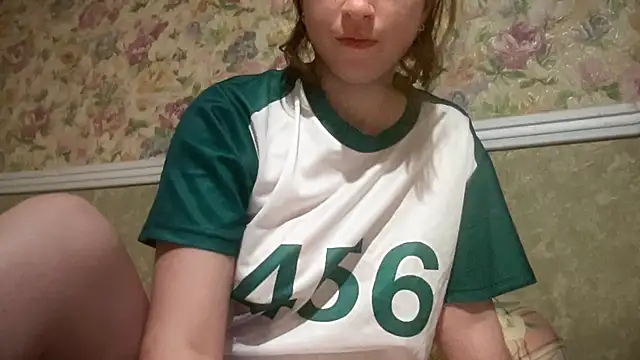 Aphr0ditee stripchat live cam model