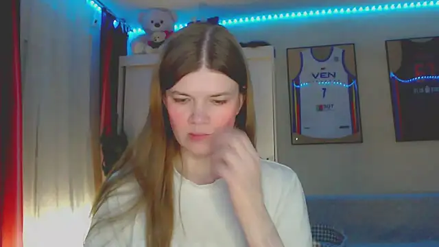 Klementa stripchat live cam model