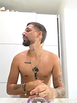 omarito100 stripchat live cam model