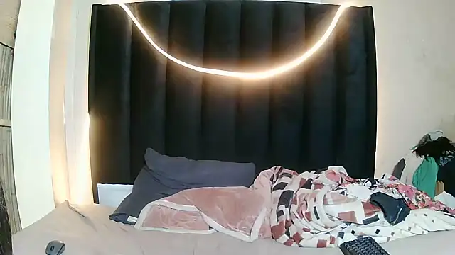 JoycyQueen stripchat live cam model