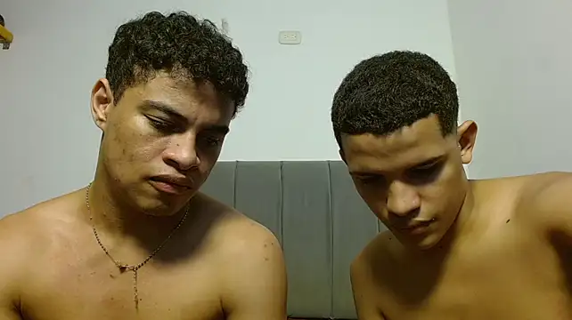 Jose_And_Daniel stripchat live cam model