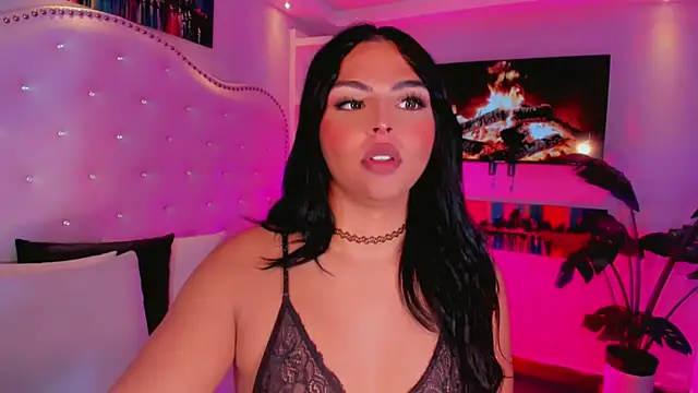 Maia_Hotts stripchat live cam model
