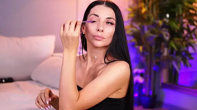 EllyLynne stripchat live cam model