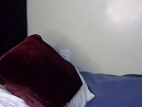Queenn_tiara stripchat live cam model