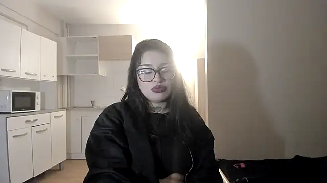 Venushexivu616 stripchat live cam model