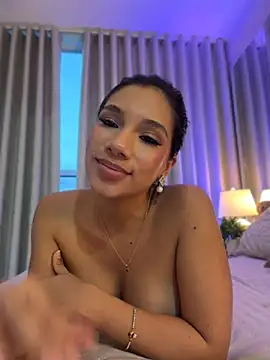 NicoleArmani stripchat live cam model