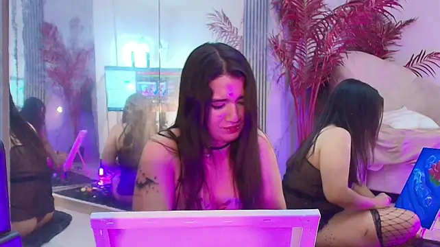 LizzyRaven stripchat live cam model