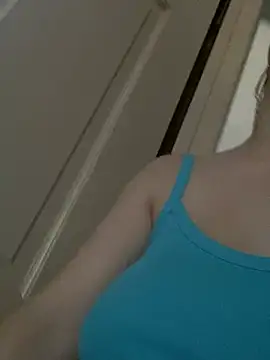 Strawberrykisses96 stripchat live cam model