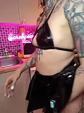 sarahpearlx stripchat live cam model