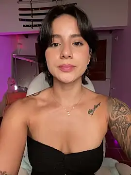 Ale_Lewis stripchat live cam model