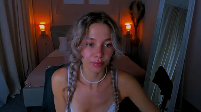 LuluAlis stripchat live cam model