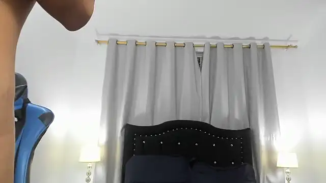 Debora_brown stripchat live cam model