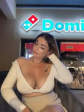 IsabellaEtthan stripchat live cam model