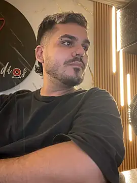 LatinBearX stripchat live cam model