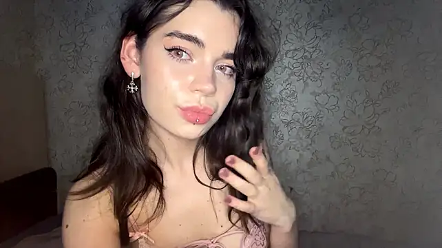 LaceyBatter stripchat live cam model