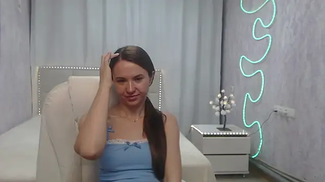 KaraCriegs stripchat live cam model