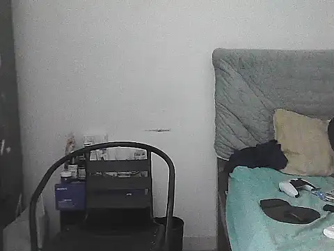 alphalatinobearx stripchat live cam model