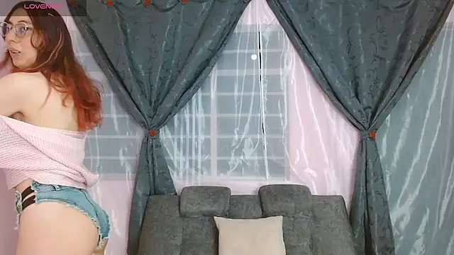 AnnieSparkle stripchat live cam model