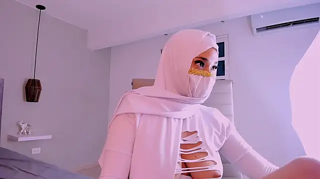 LittleNoor stripchat live cam model
