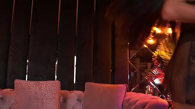RavennaDArcy stripchat live cam model