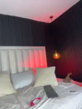 LucieMillerr stripchat live cam model