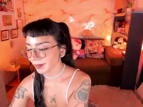 MilaThorne stripchat live cam model
