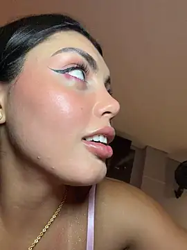 zui_lu stripchat live cam model