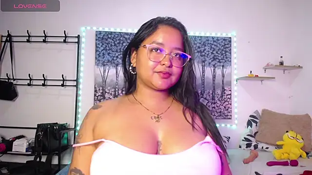 alaia_03 stripchat live cam model
