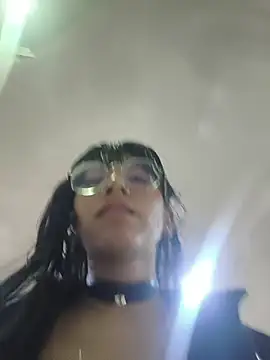 Yui_Narumi stripchat live cam model