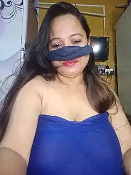 Naughtysummi stripchat live cam model
