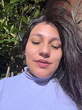 Emily_Gomezz stripchat live cam model