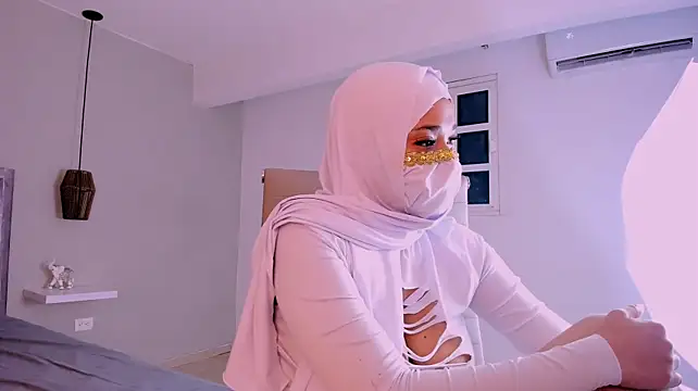 LittleNoor stripchat live cam model