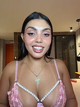 zui_lu stripchat live cam model