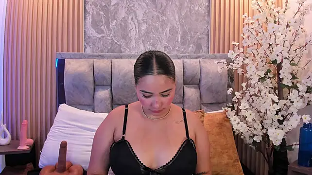 Sulay_Kim stripchat live cam model