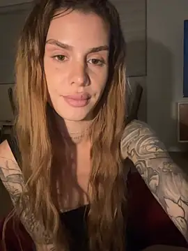 EmiliaCatalina stripchat live cam model