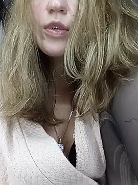 KattyLuuu stripchat live cam model