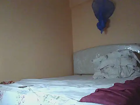pinky-lips stripchat live cam model