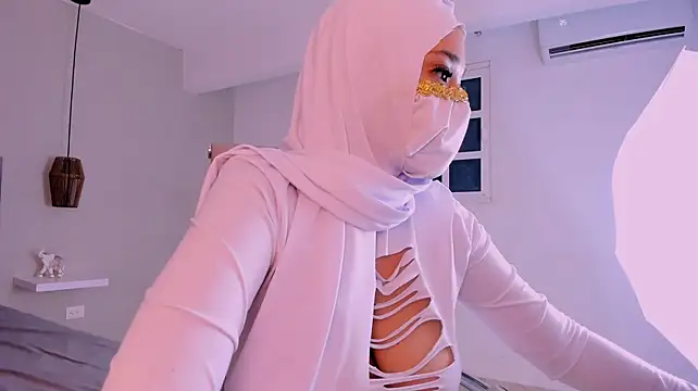 LittleNoor stripchat live cam model