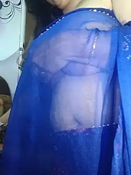 Naughtysummi stripchat live cam model