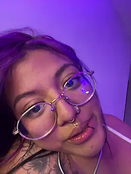 Abbyqueen23_ stripchat live cam model