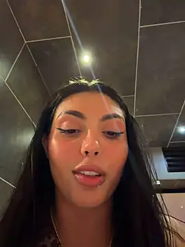 zui_lu stripchat live cam model