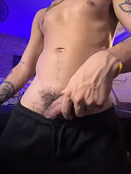 AlphaMasterXxx stripchat live cam model